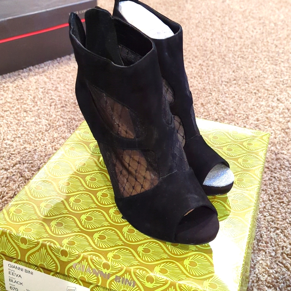 Black heeled booties